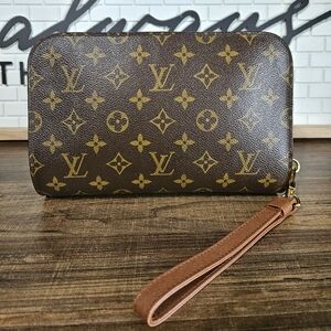 Authentic Louis Vuitton Vintage Monogram Clutch -Very Good Condition